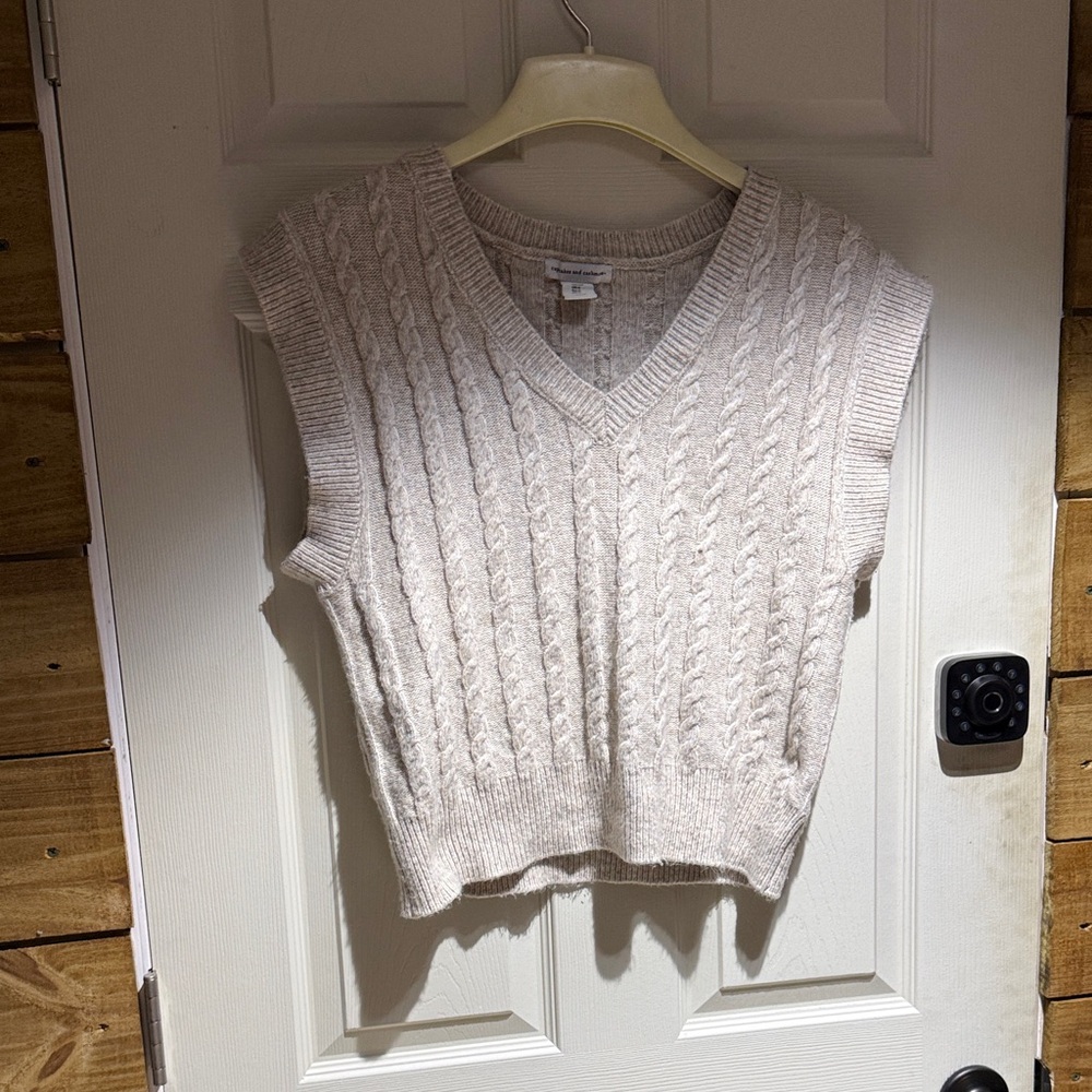 Cable Knit V-Neck Sweater Vest - Cream Size Small